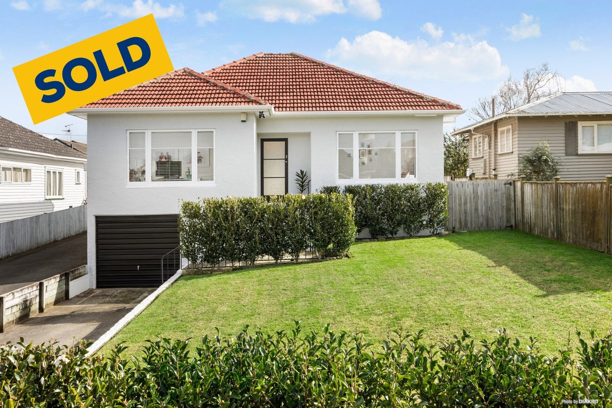 14 Clinker Street, Three Kings, Auckland - Carousel 1