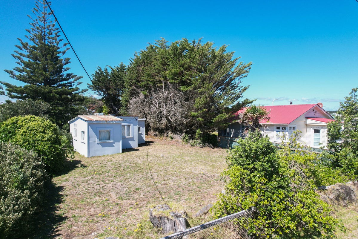 98 Park Avenue, Waitarere Beach, Levin - Carousel 2