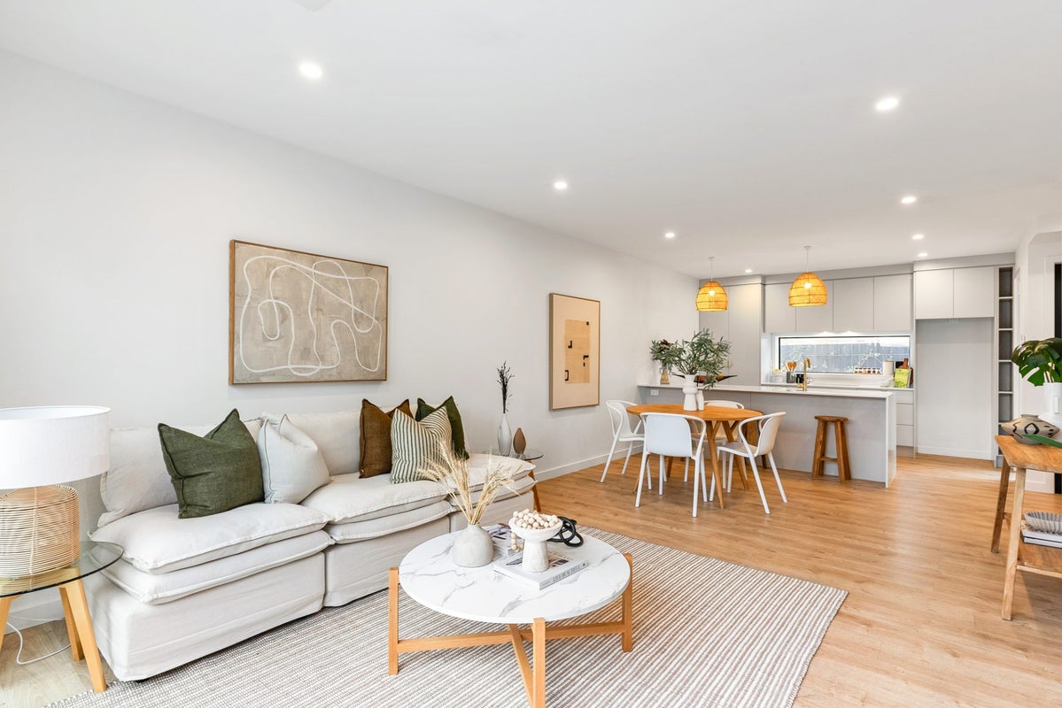 70E Neil Avenue, Te Atatu Peninsula, Auckland - Carousel 1