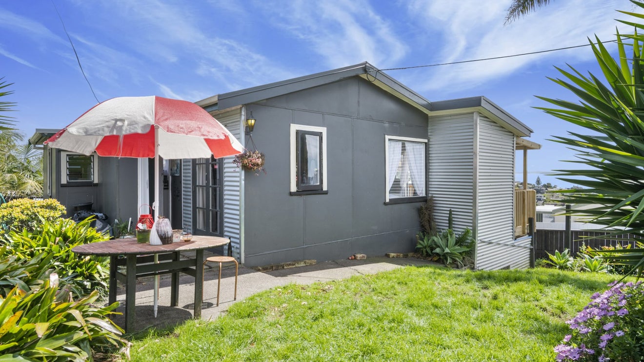 6 D'Oyly Drive, Stanmore Bay, Whangaparaoa - Carousel 1