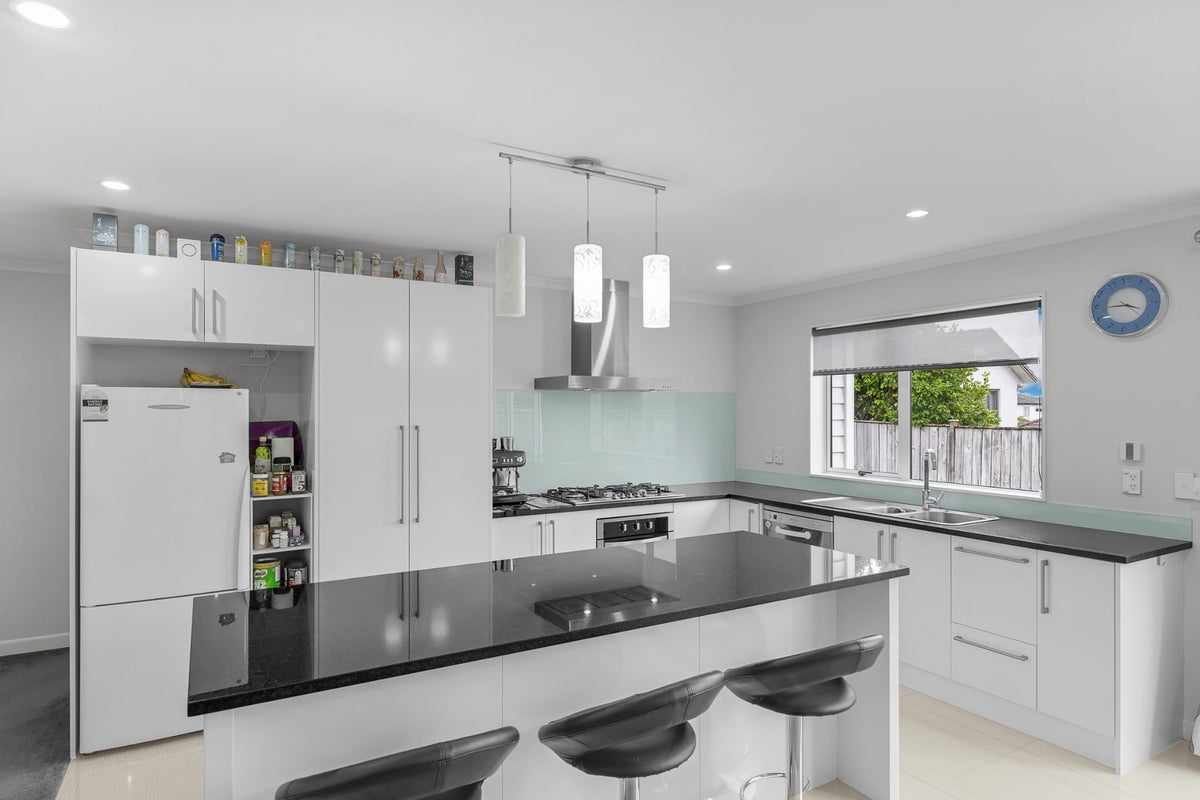 8 Shelby Lane, Flat Bush, Auckland - Carousel 2