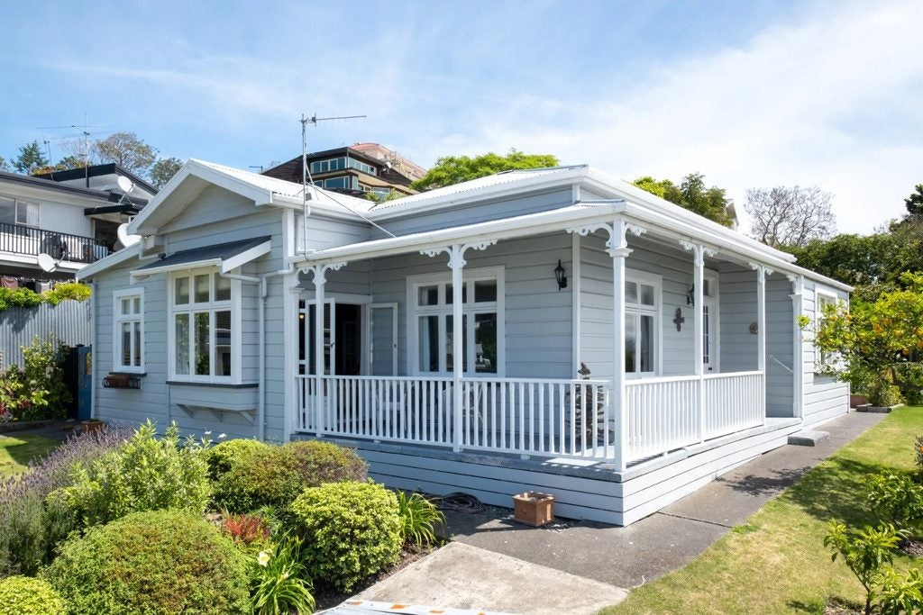 8 Goldsmith Terrace, Hospital Hill, Napier - Carousel 2