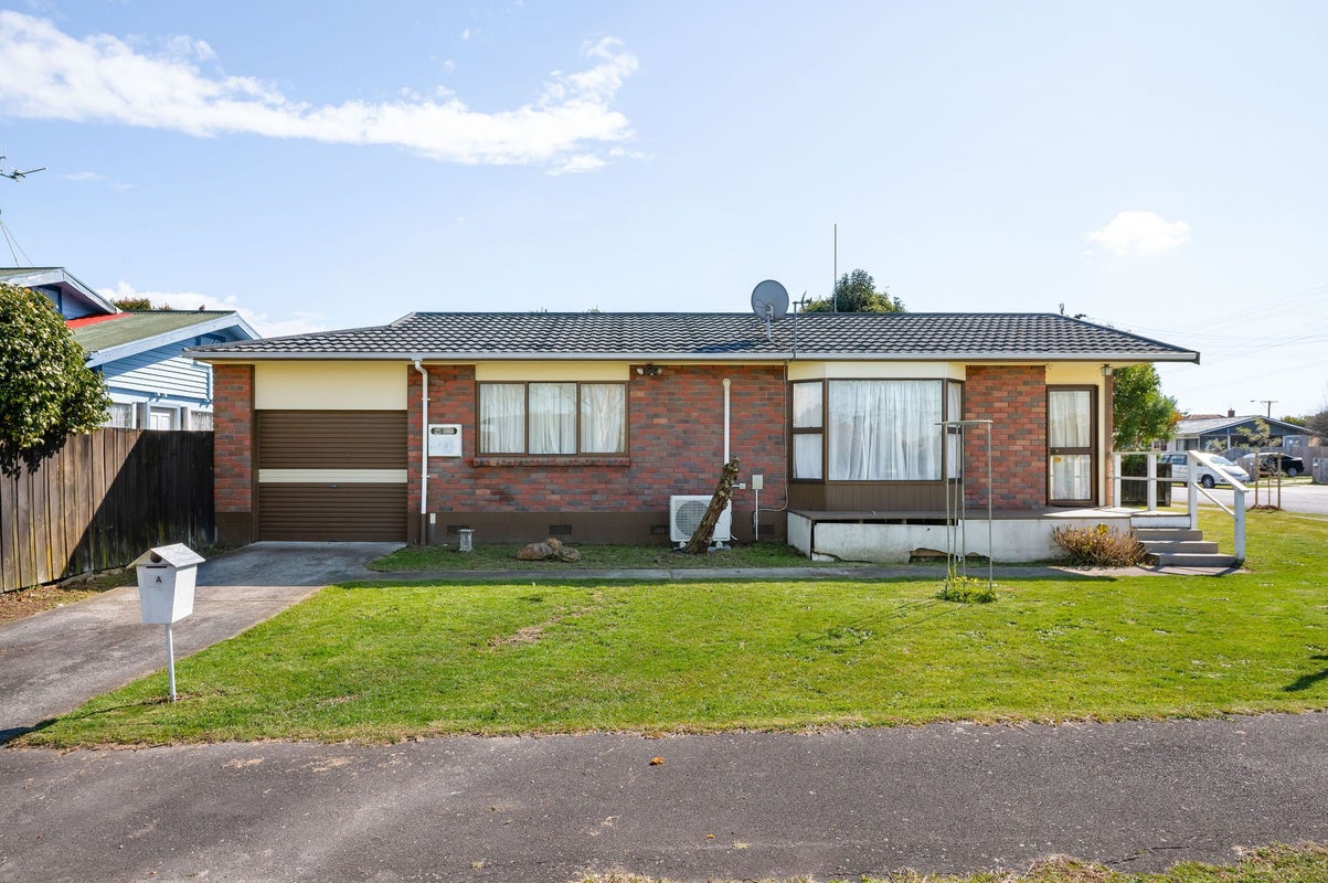 2A Saint Lukes Place, Bader, Hamilton - Carousel 1