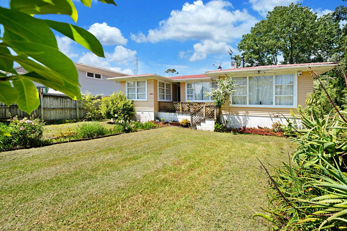 166 Whitney Street, Blockhouse Bay, Auckland - Carousel 2