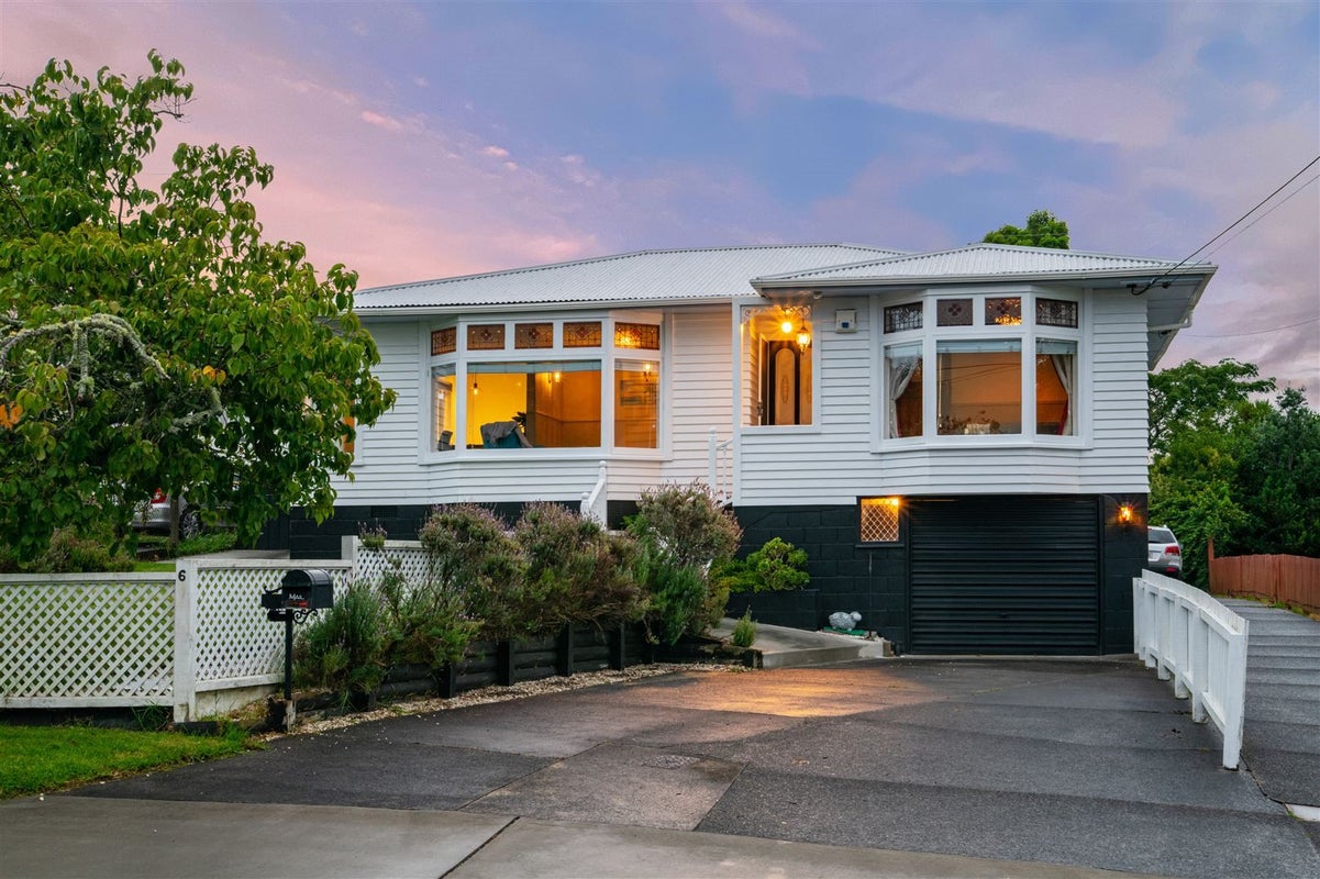 6 Porter Avenue, Te Atatu South, Auckland - Carousel 1