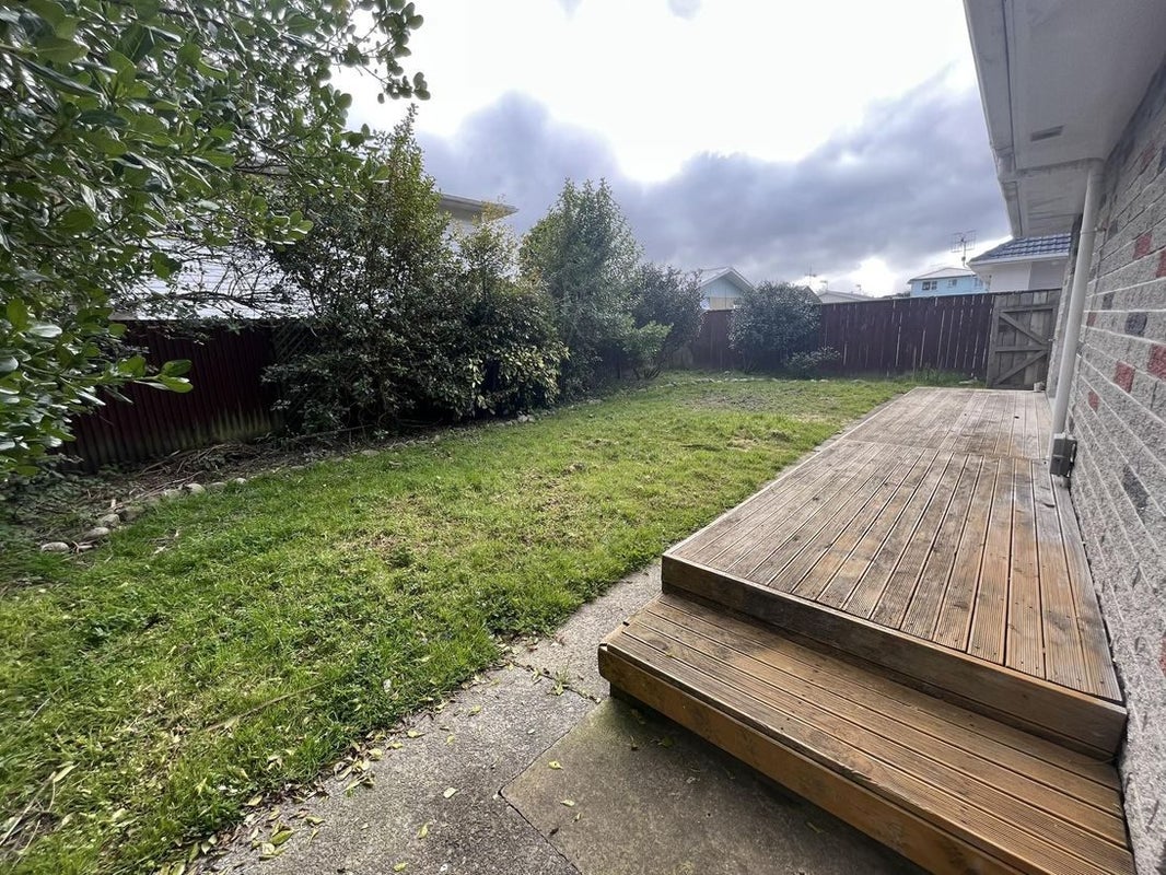 6/3 Lane Street, Wallaceville, Upper Hutt - Carousel 2