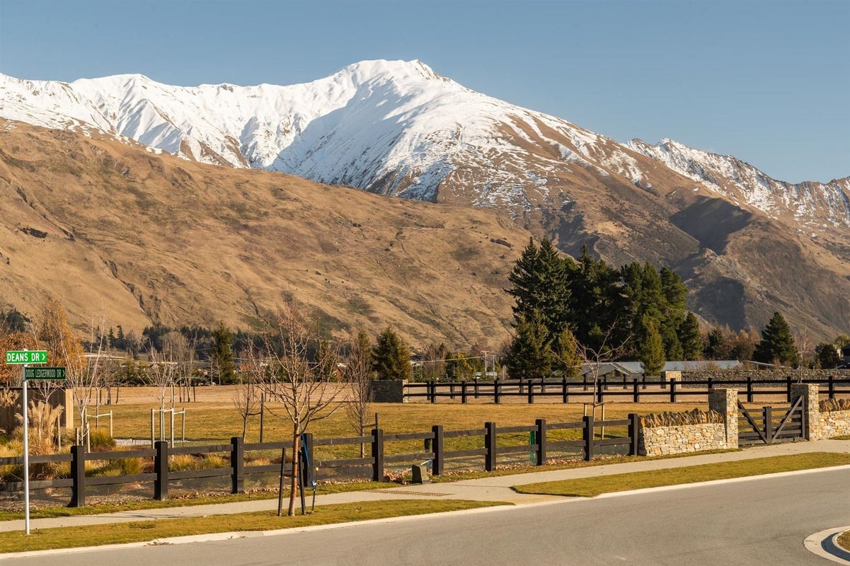 9 Deans Drive, Wanaka, Wanaka - Carousel 1