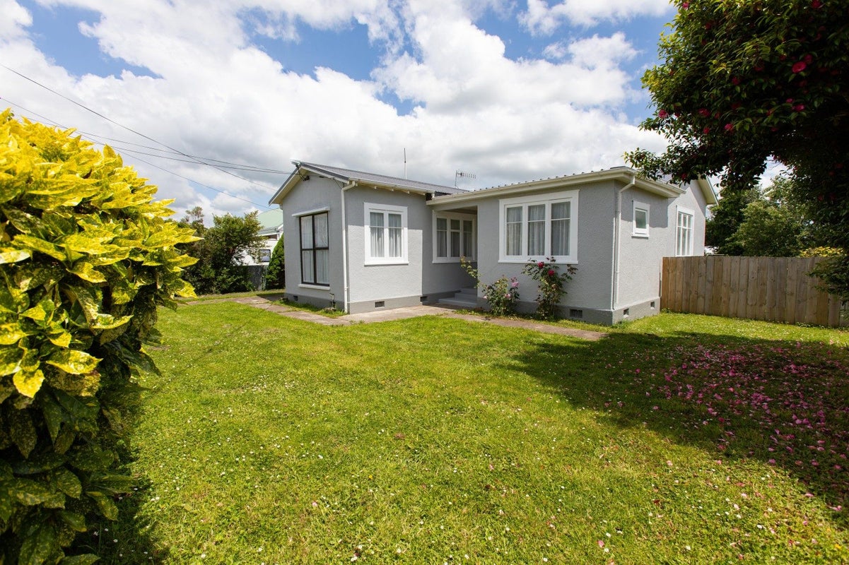 6 Edinburgh Street, Dannevirke - Carousel 1