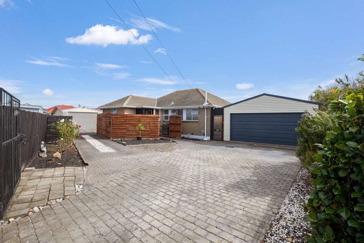 25 Lambeth Crescent, Northcote, Christchurch - Carousel 1