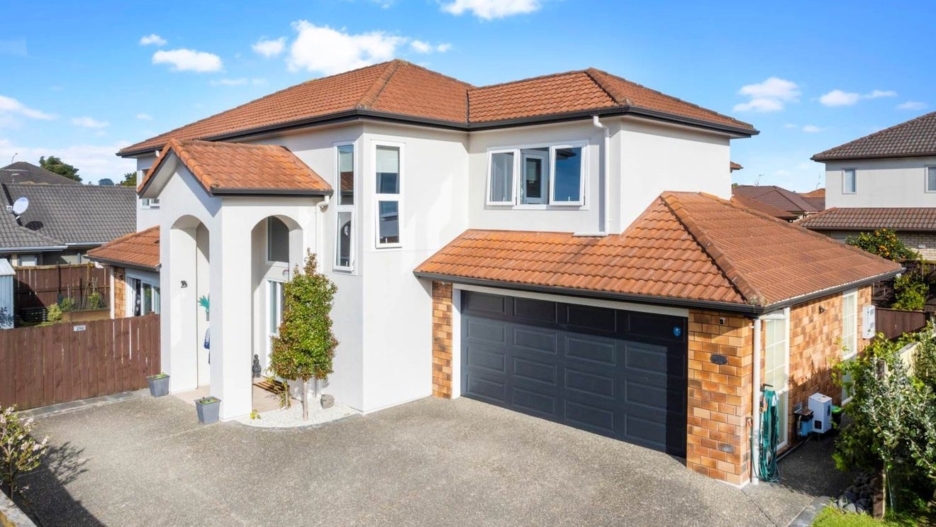 7 Glanmire Place, Flat Bush, Auckland - Carousel 1