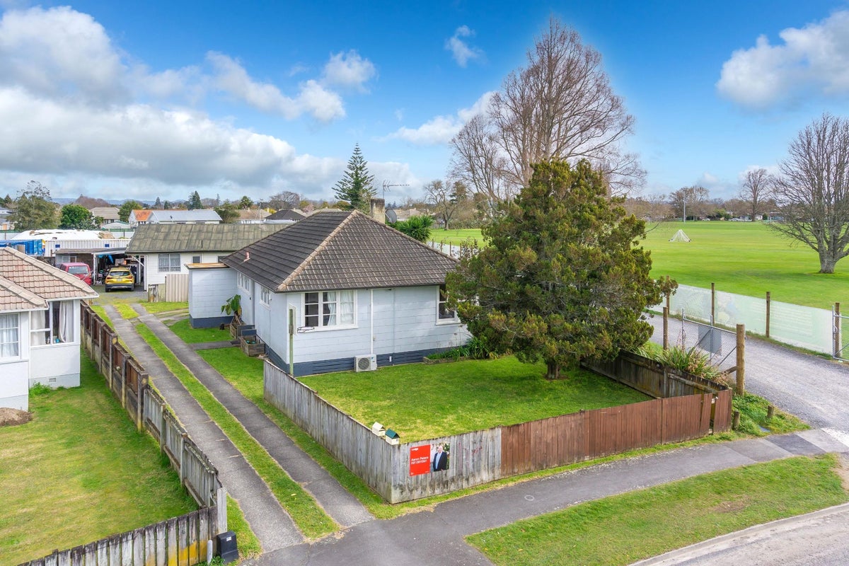 29 Paul Crescent, Fairfield, Hamilton - Carousel 1