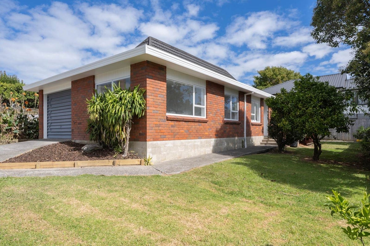 2/8 Kaipatiki Road, Glenfield, Auckland - Carousel 2