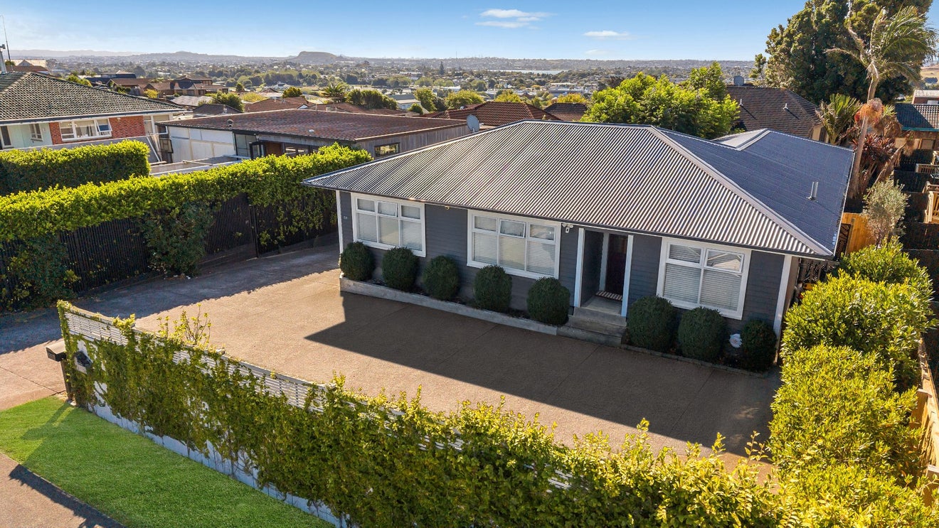 59A Bradbury Road, Botany Downs, Auckland - Carousel 1