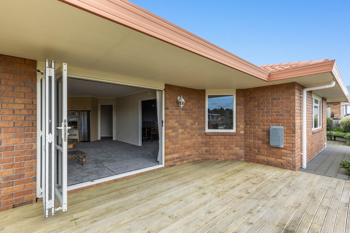 18 Ashmore Drive, Frankleigh Park, New Plymouth - Carousel 2