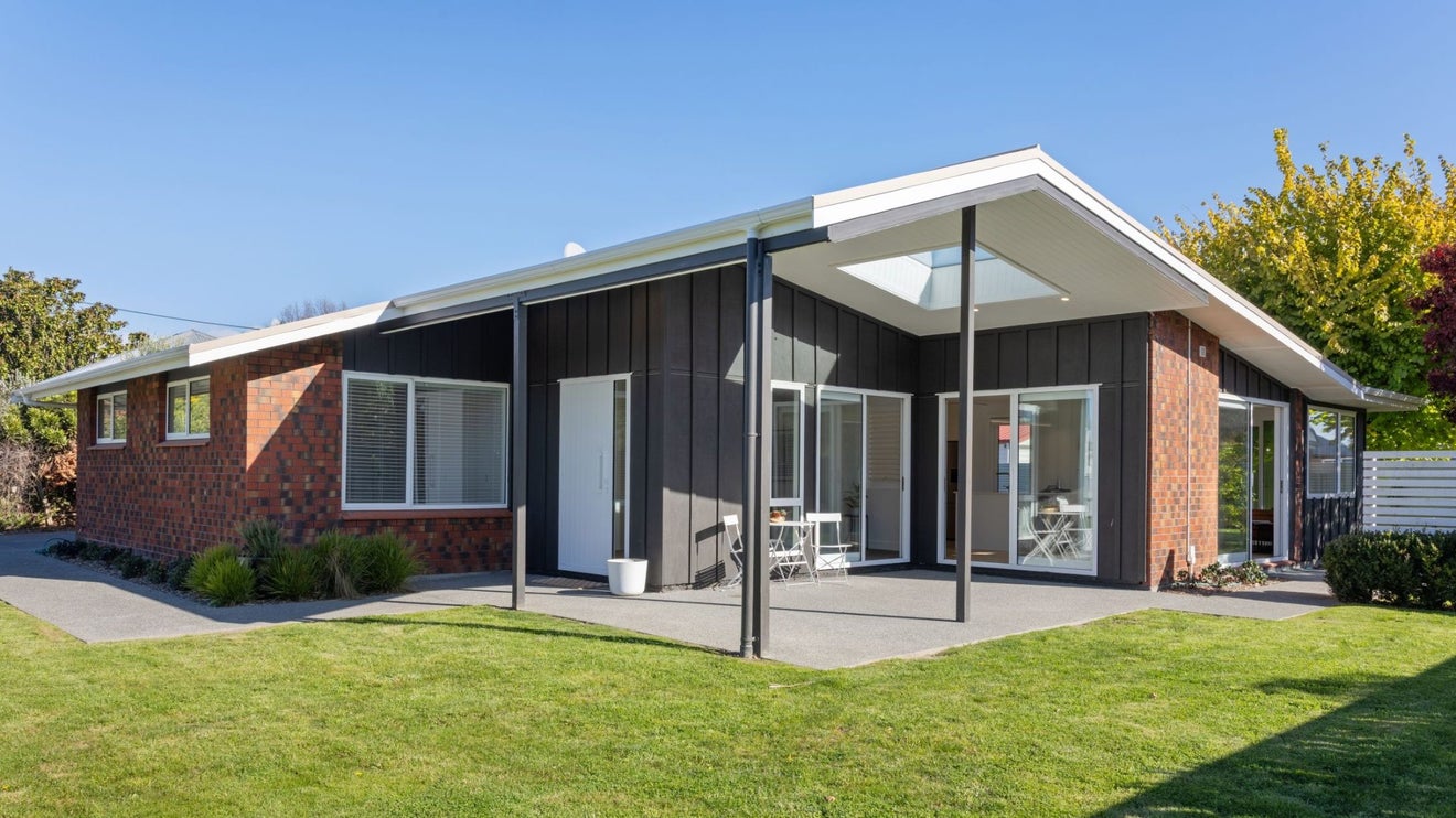 27 Adams Lane, Springlands, Blenheim - Carousel 1