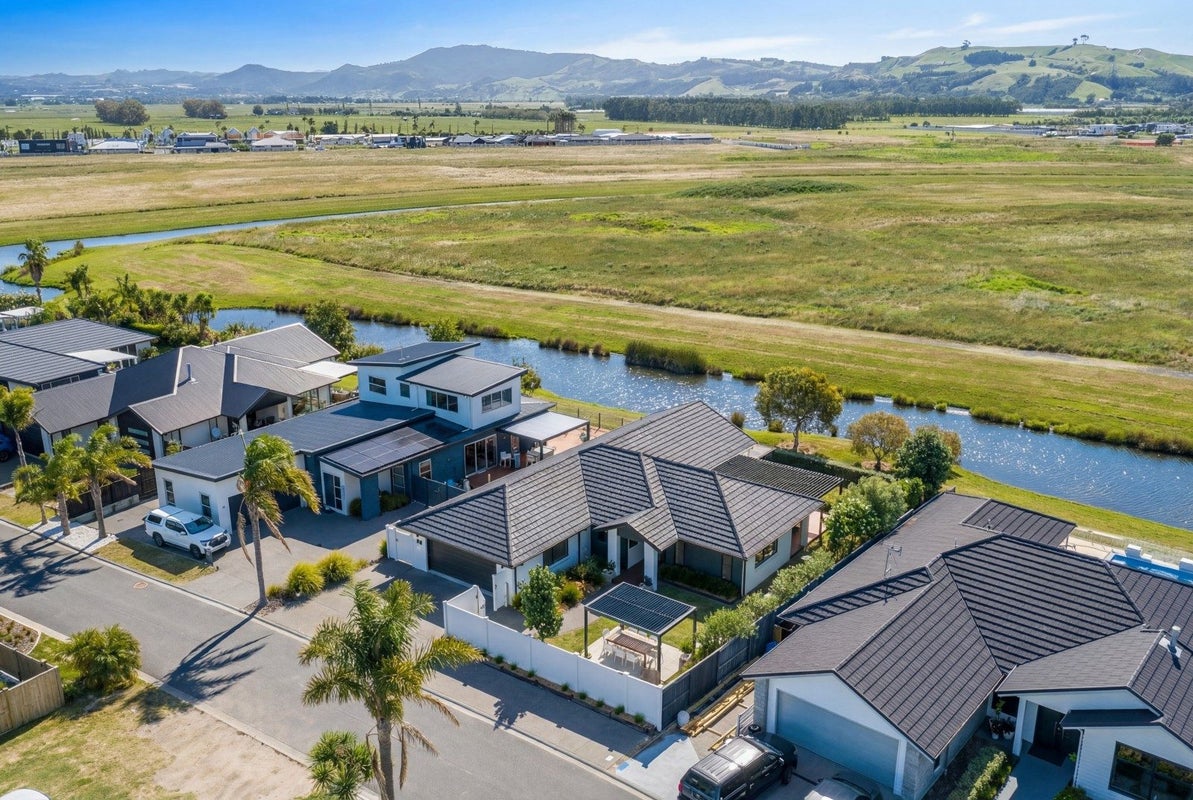 7 Senecio Way, Papamoa Beach, Papamoa - Carousel 1