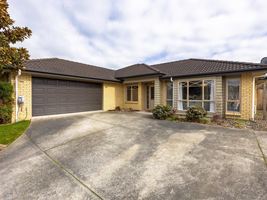 105 Barrington Drive, Huntington, Hamilton - Carousel 1