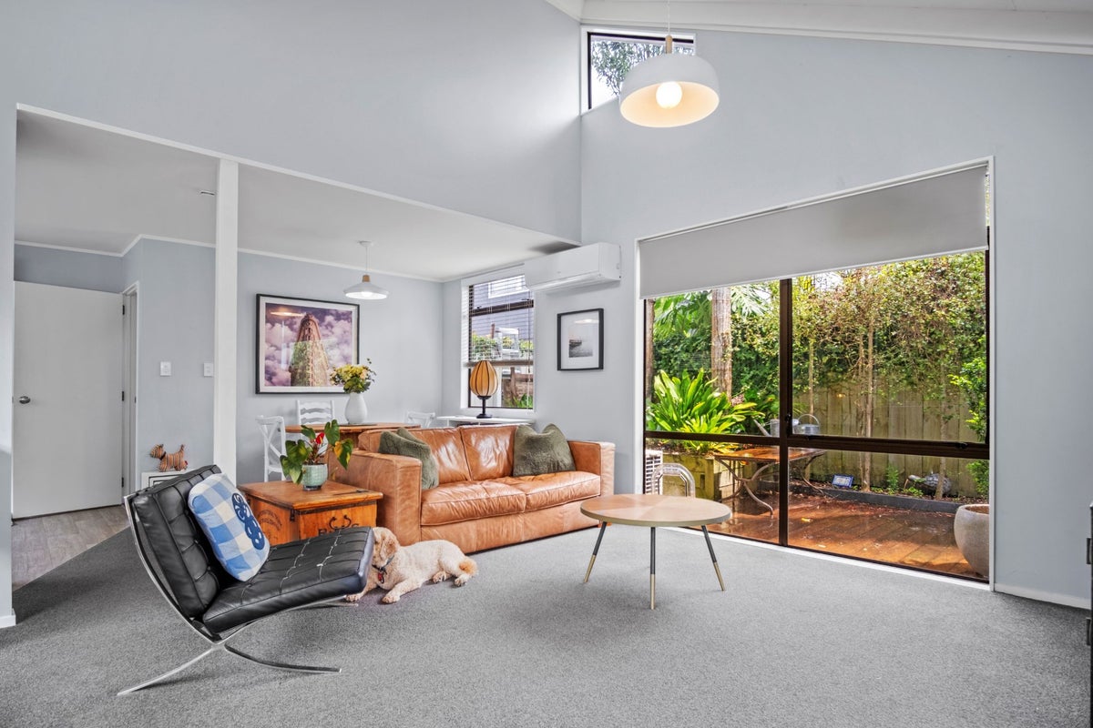 1/25A BEACH RD, Te Atatu Peninsula, Waitakere - Carousel 2