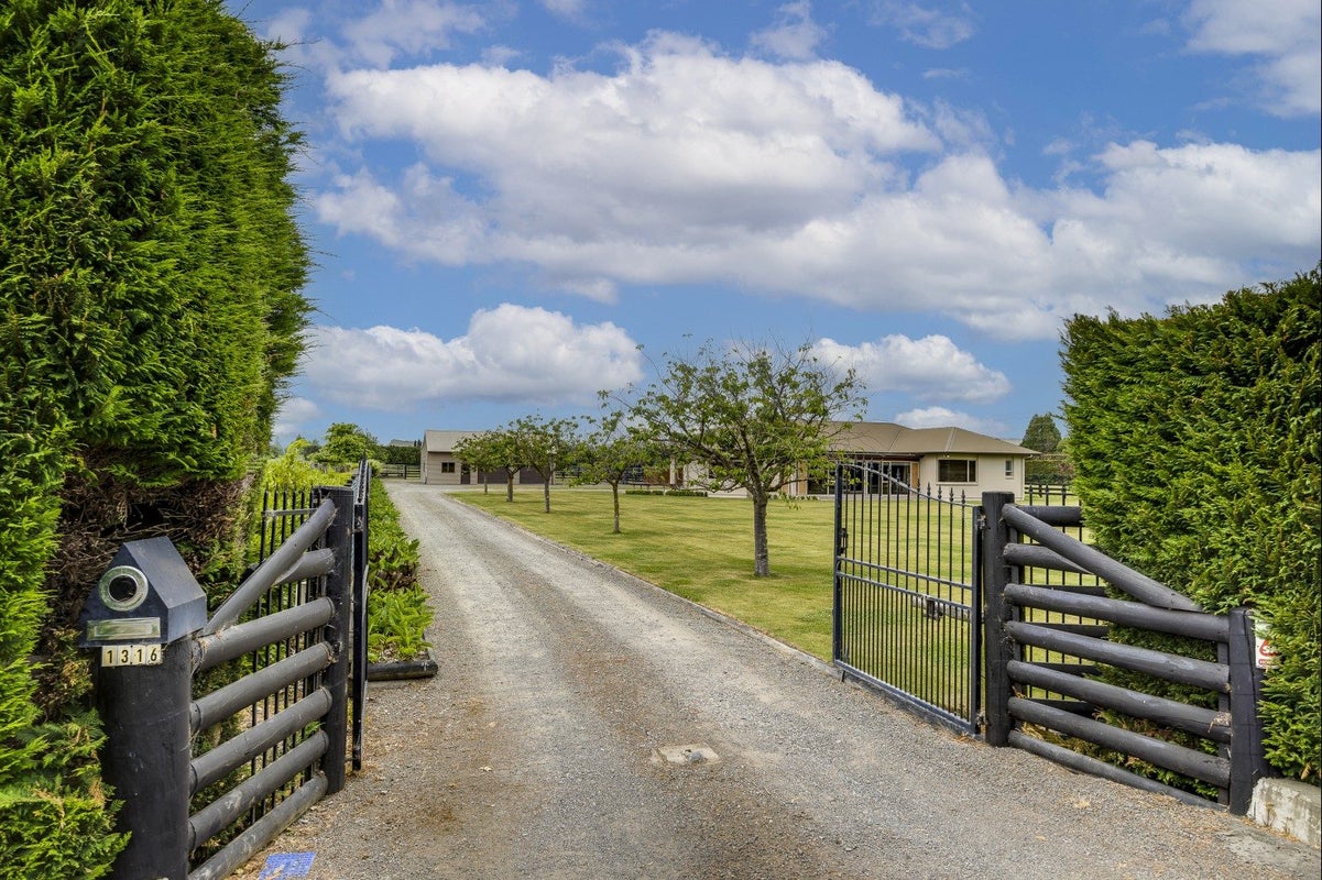 1316 Southland Road, Longlands, Hastings - Carousel 1