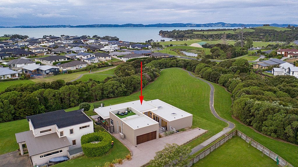 8 Courageous Place, Beachlands, Auckland - Carousel 2