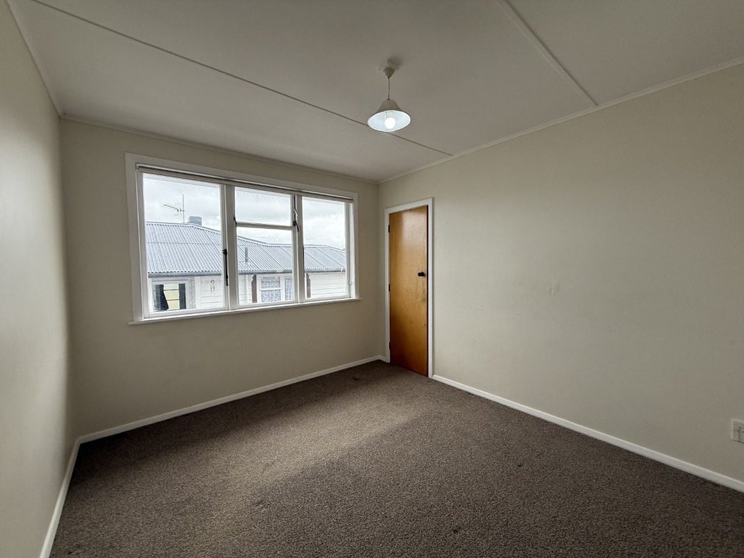 15 Natone Street, Waitangirua, Porirua - Carousel 2