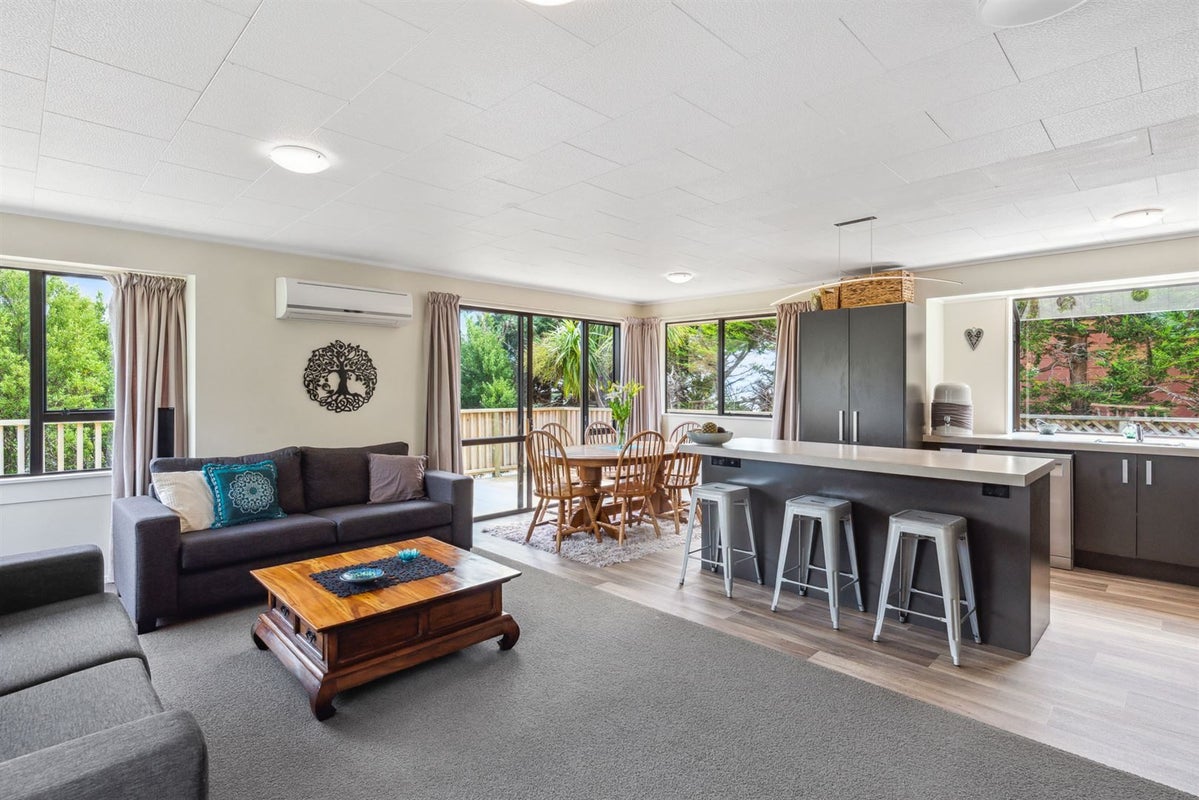15 Puketai Place, Pukerua Bay, Porirua - Carousel 2