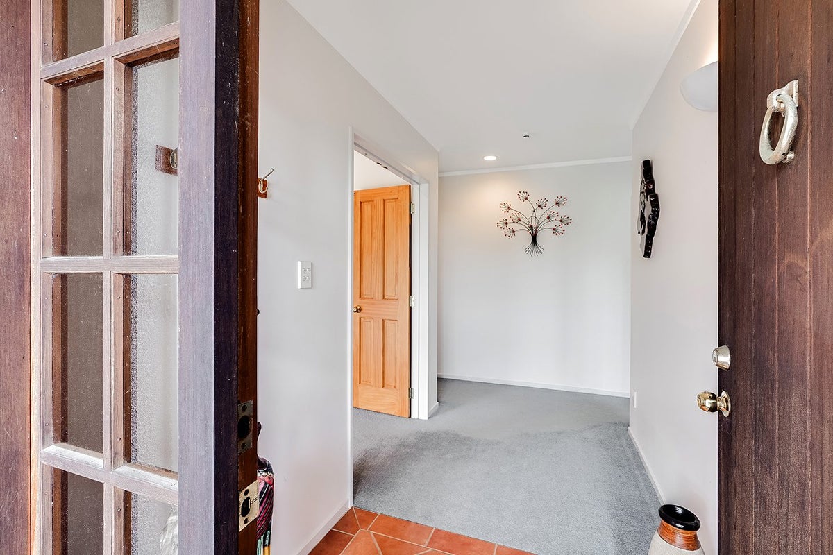 37 Greenfield Drive, Western Heights, Hamilton - Carousel 2