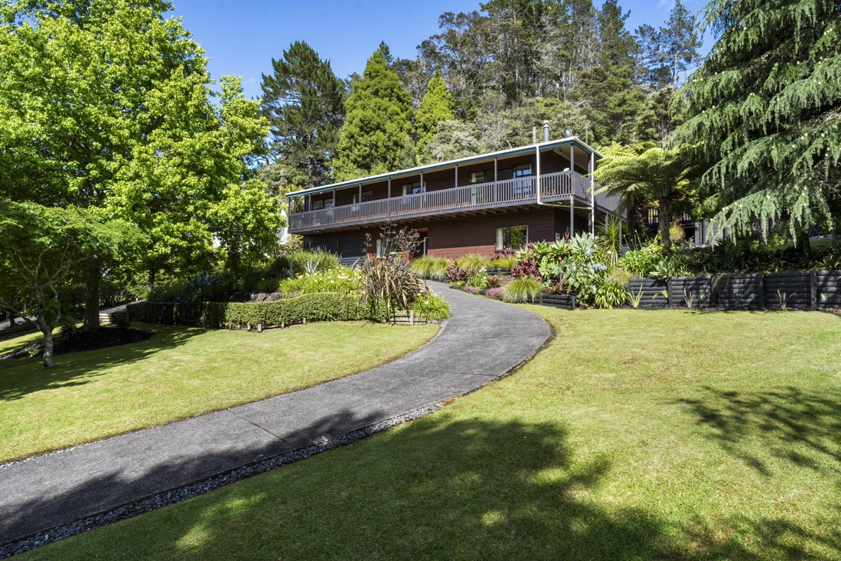 16 Parklands Avenue, Swanson, Auckland - Carousel 2