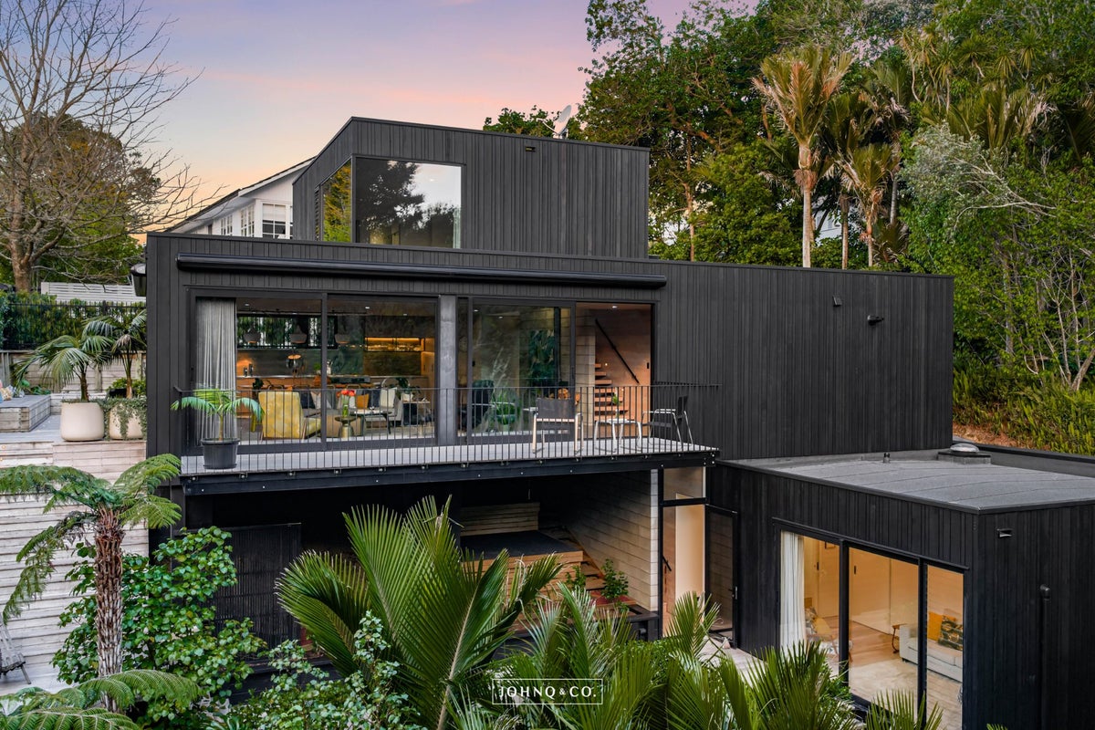 60A Waiatarua Road, Remuera, Auckland - Carousel 1