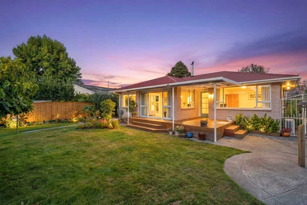 10 Ron Place, Bishopdale, Christchurch - Carousel 1