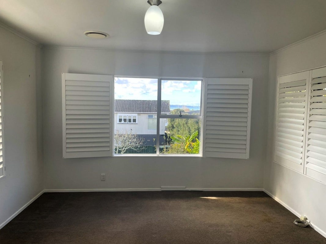 8 Divich Avenue, Te Atatu South, Auckland - Carousel 2
