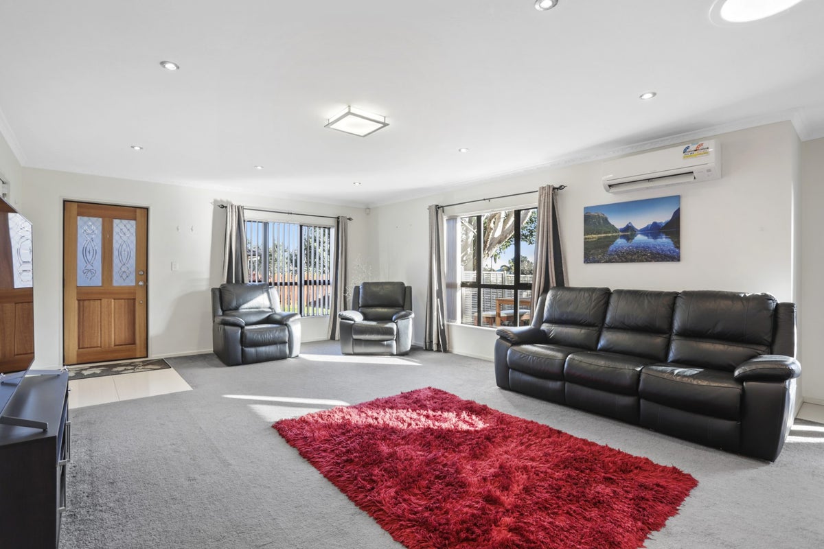 87A Wallace RD, Mangere Bridge, Auckland  - Carousel 2