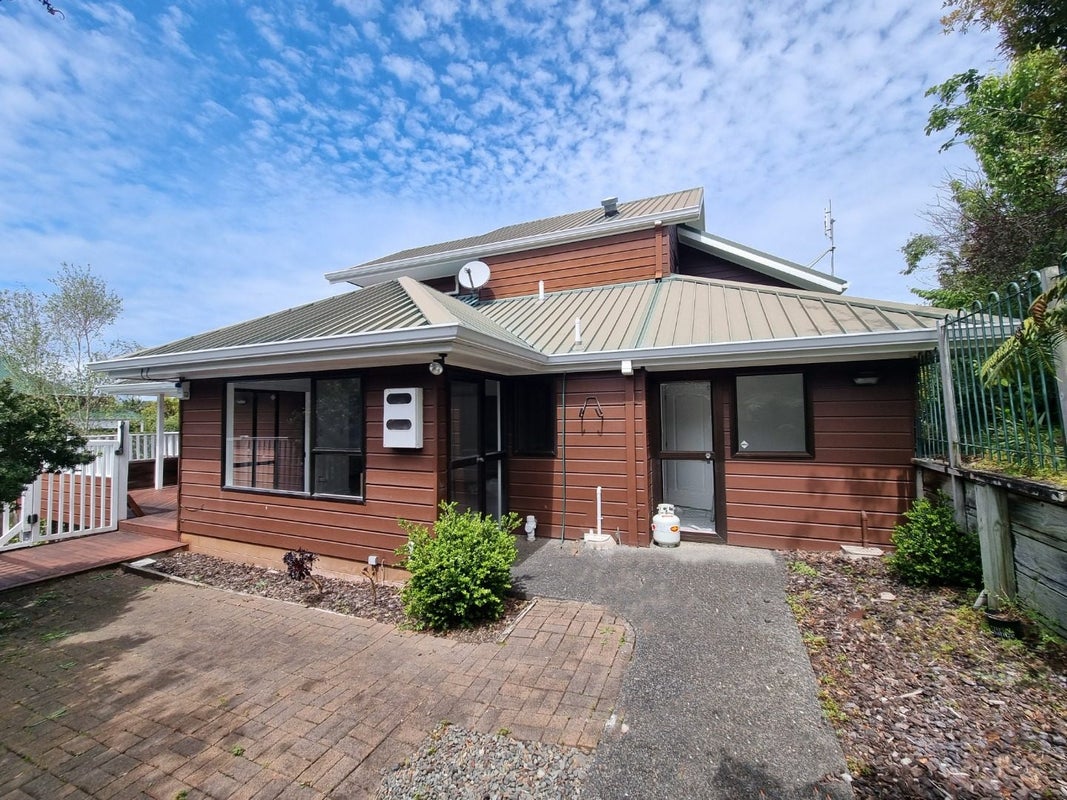 15 Penguin Drive, Murrays Bay, Auckland - Carousel 21