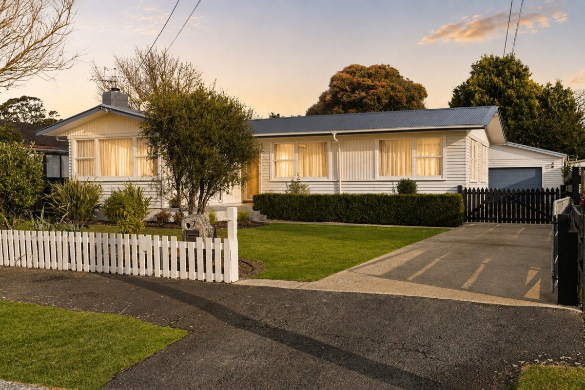 7 Forth Crescent, Glenview, Hamilton - Carousel 1