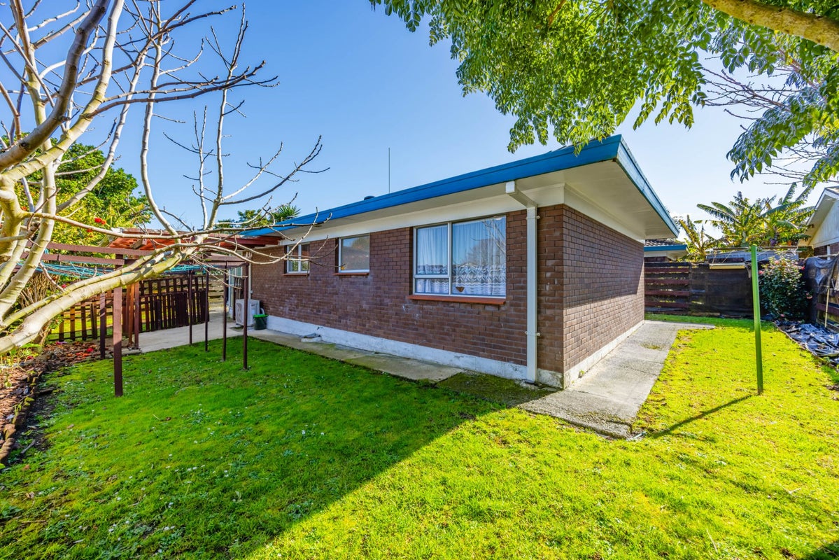 2/17 Waimahia Avenue, Weymouth, Auckland - Carousel 1