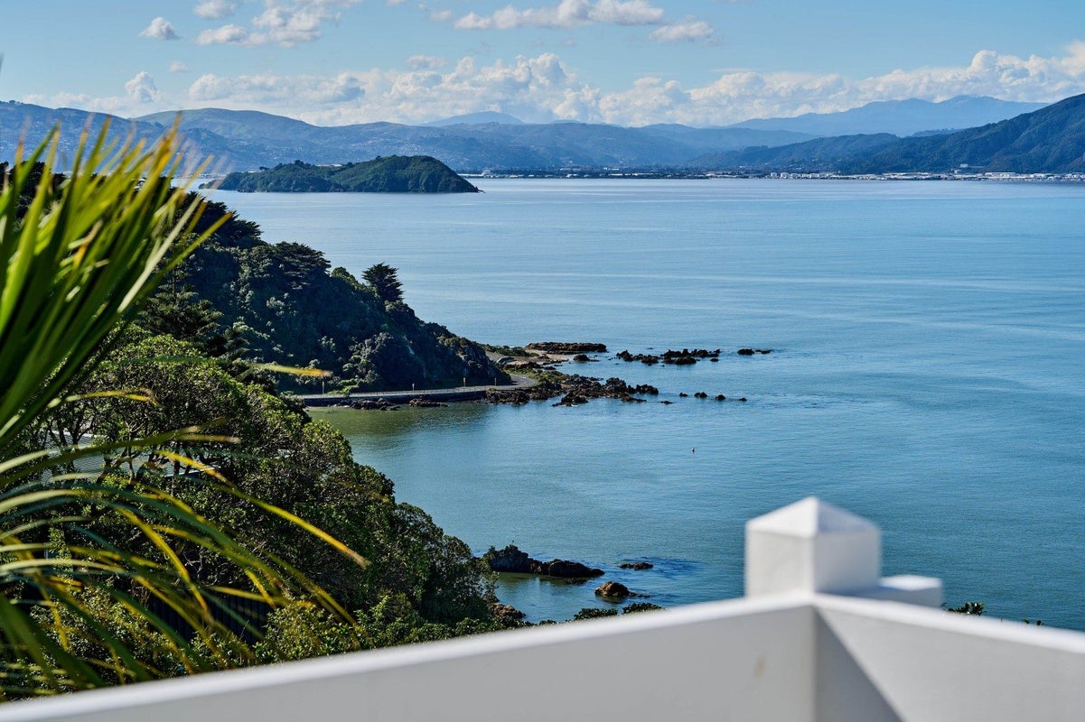 134 Nevay Road, Karaka Bays, Wellington - Carousel 2