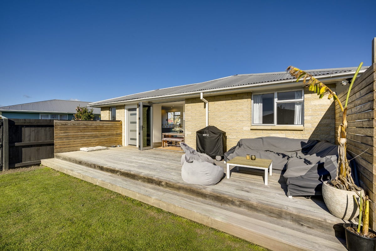 8 Lyttelton Crescent, Tamatea, Napier - Carousel 1