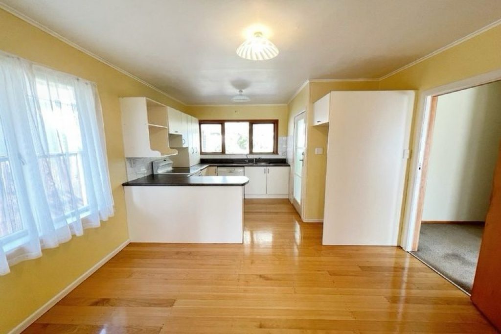 28 Gilliam Street, New Lynn, Auckland - Carousel 2