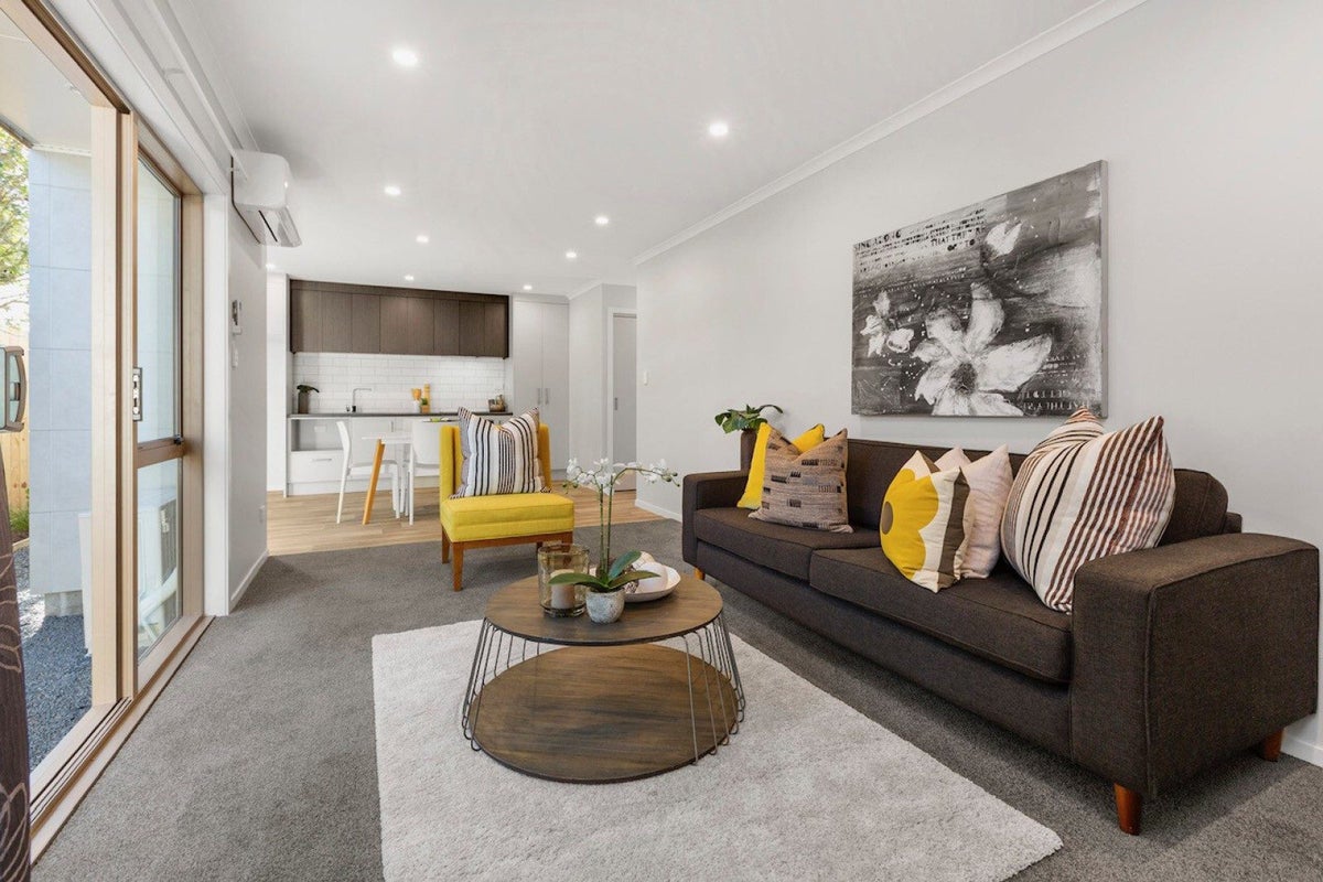 2/10 Gazeley Avenue, Silverdale, Hamilton - Carousel 2