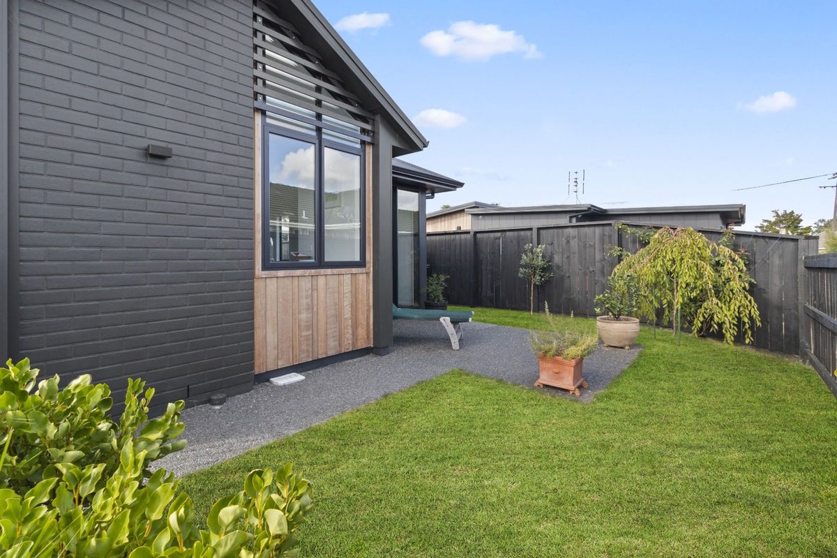 1/9 Kingsley Street, St Andrews, Hamilton - Carousel 17