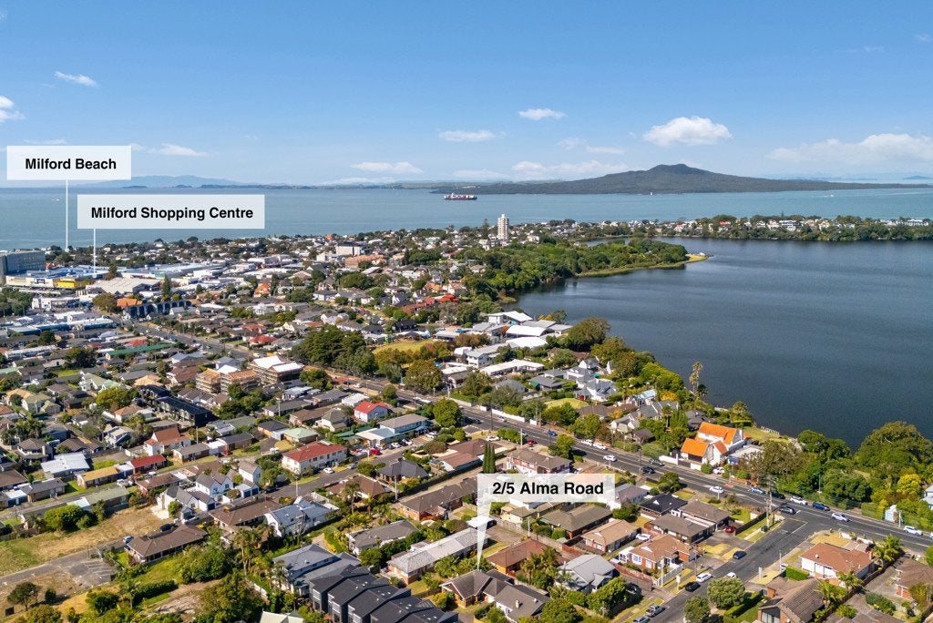 2/5 Alma Road, Milford, Auckland - Carousel 17