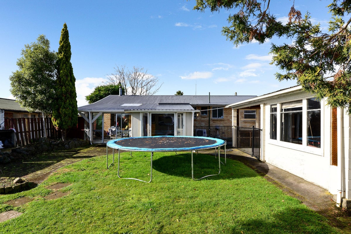 299 Shakespeare Street, Leamington, Cambridge - Carousel 2