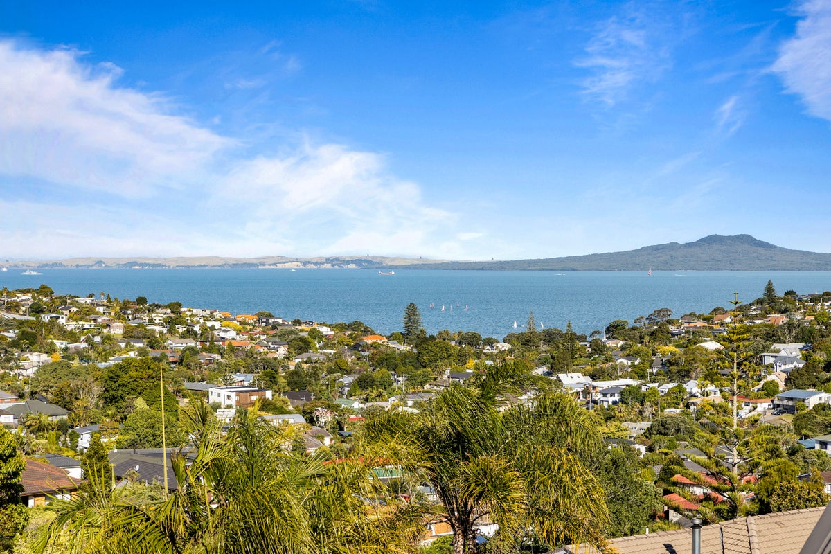 4 Calypso Place, Rothesay Bay, Auckland - Carousel 2