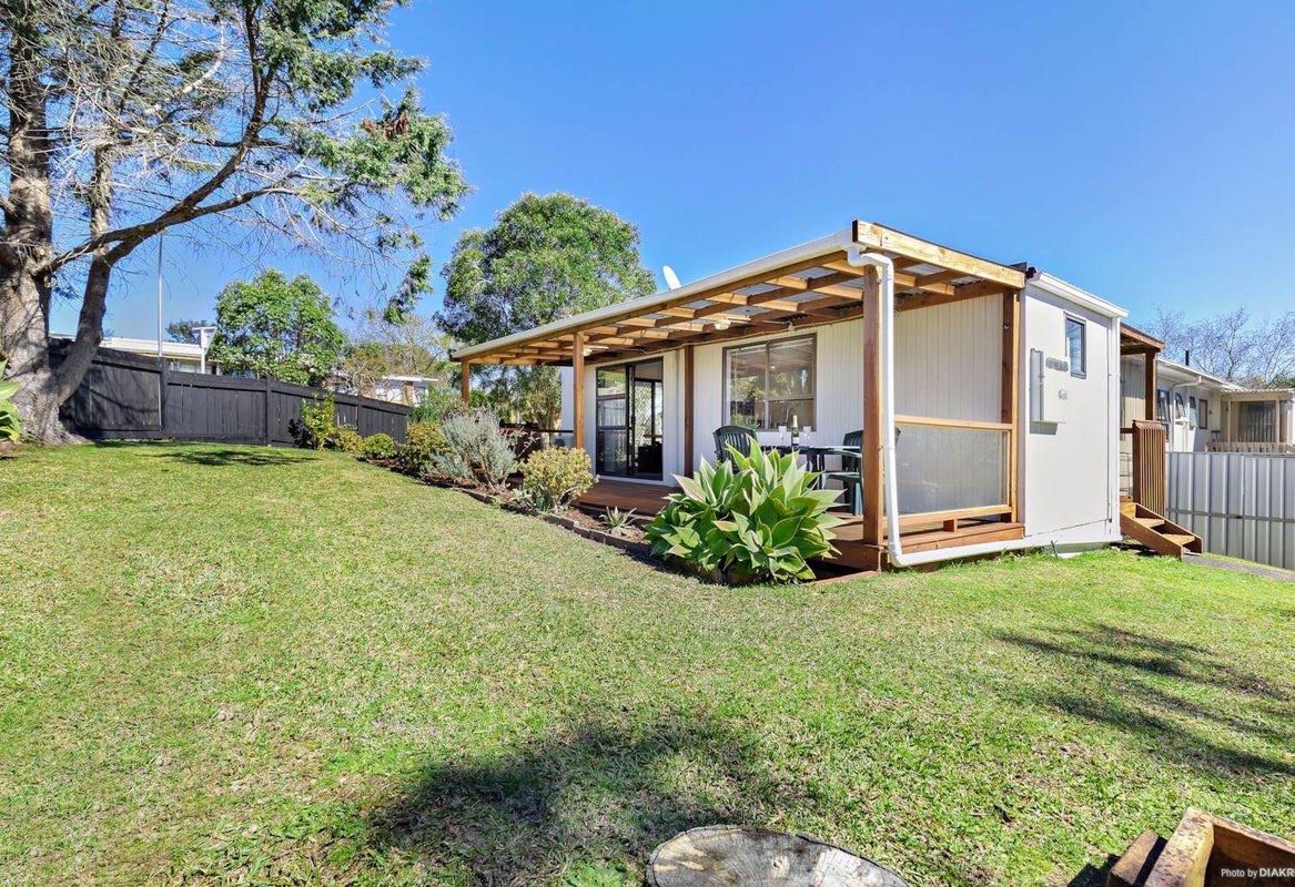 2/1 Simon Ellice Drive, Bayview, Auckland - Carousel 1