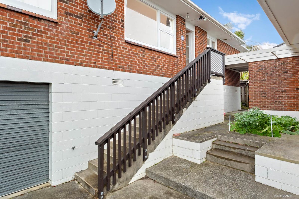 3/4 Kowhai Road, Campbells Bay, Auckland - Carousel 1
