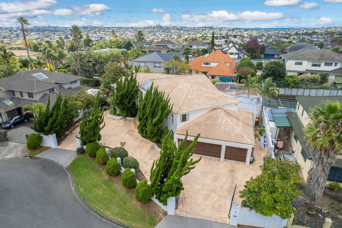 9 The Mews, Shamrock Park, Auckland - Carousel 2
