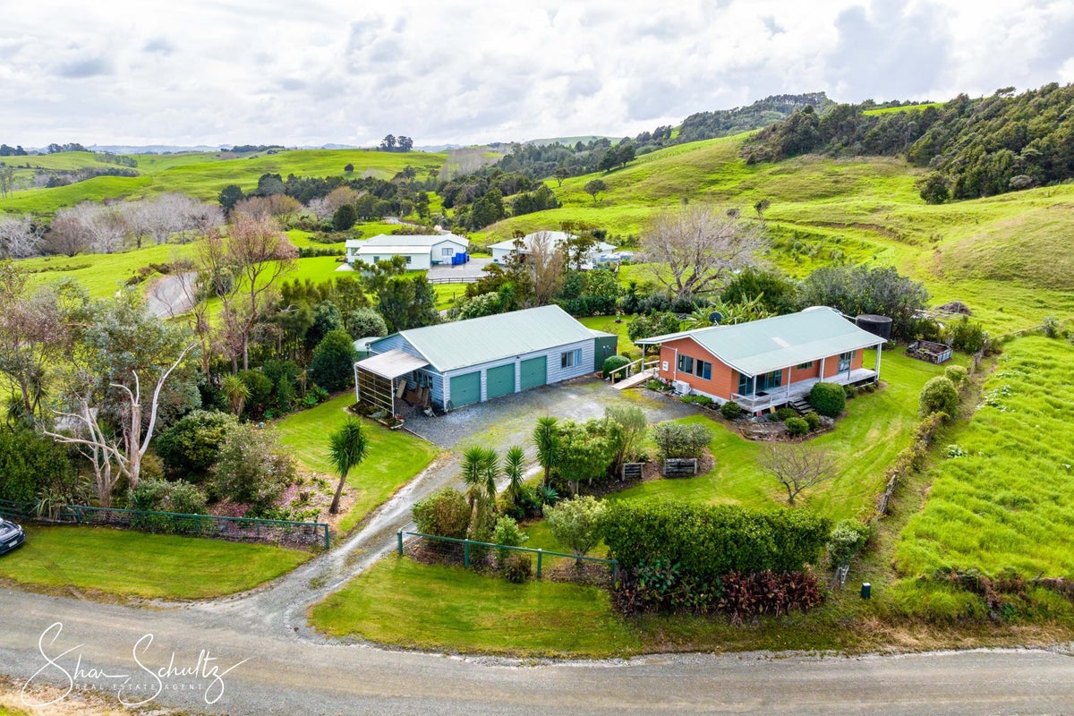7 Te Opi Road, WHAKAPIRAU, MAUNGATUROTO - Carousel 1