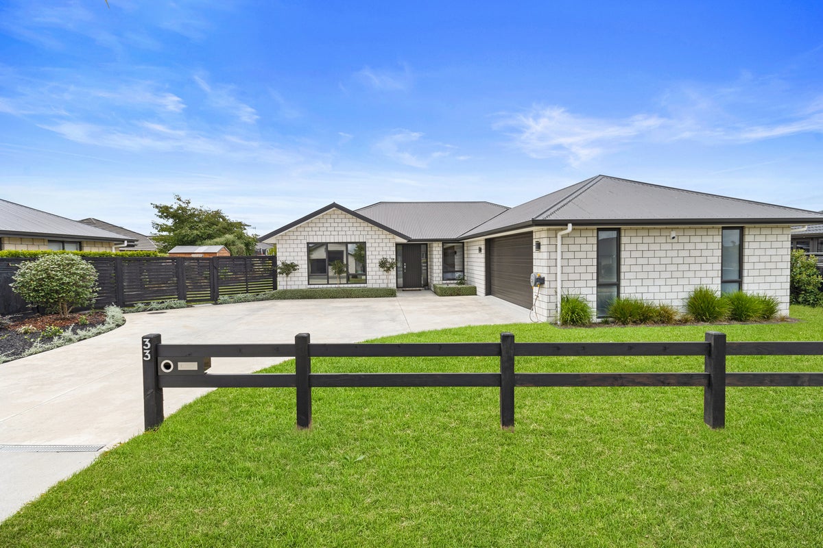 33 Pengover Avenue, Leamington, Cambridge - Carousel 1