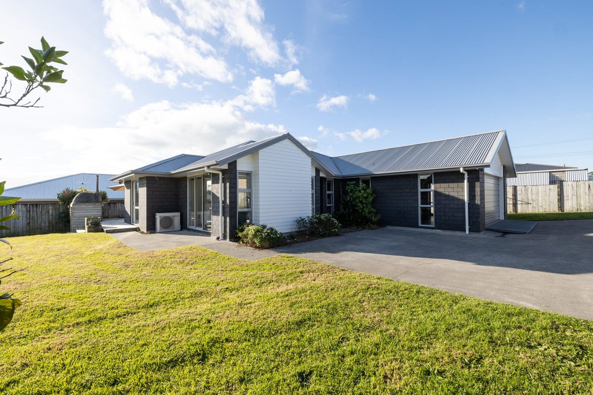 2 Rayner Way, Glen Avon, New Plymouth - Carousel 1