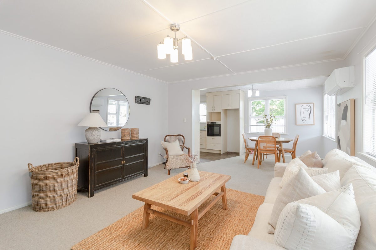 7 Eton Street, Taradale, Napier - Carousel 2